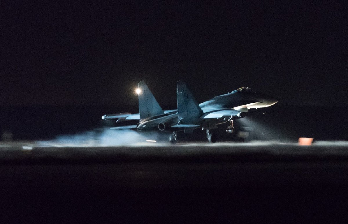 Истребитель Су-35