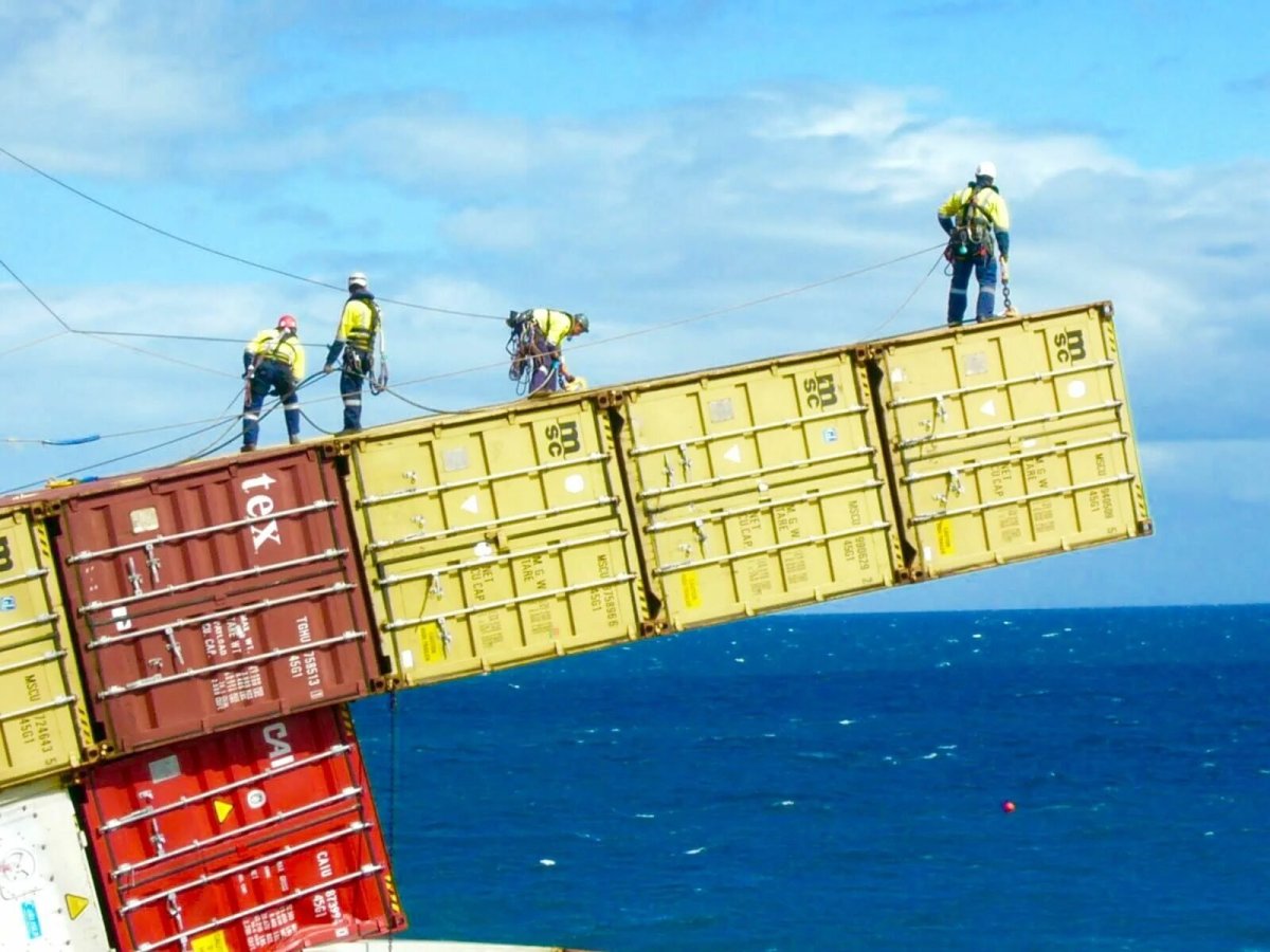 Контейнеры на судах