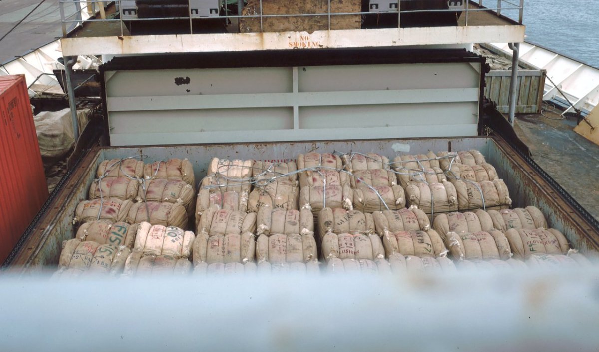 Сухой груз в трюме