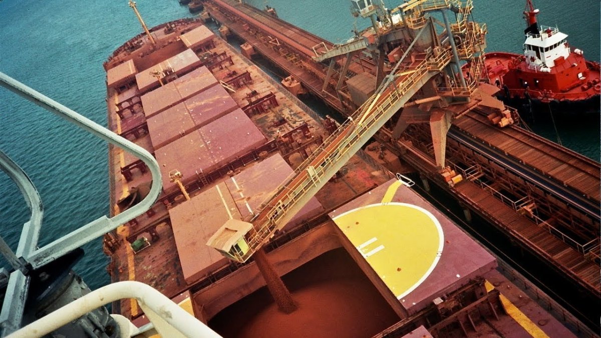 Балкер судно трюм