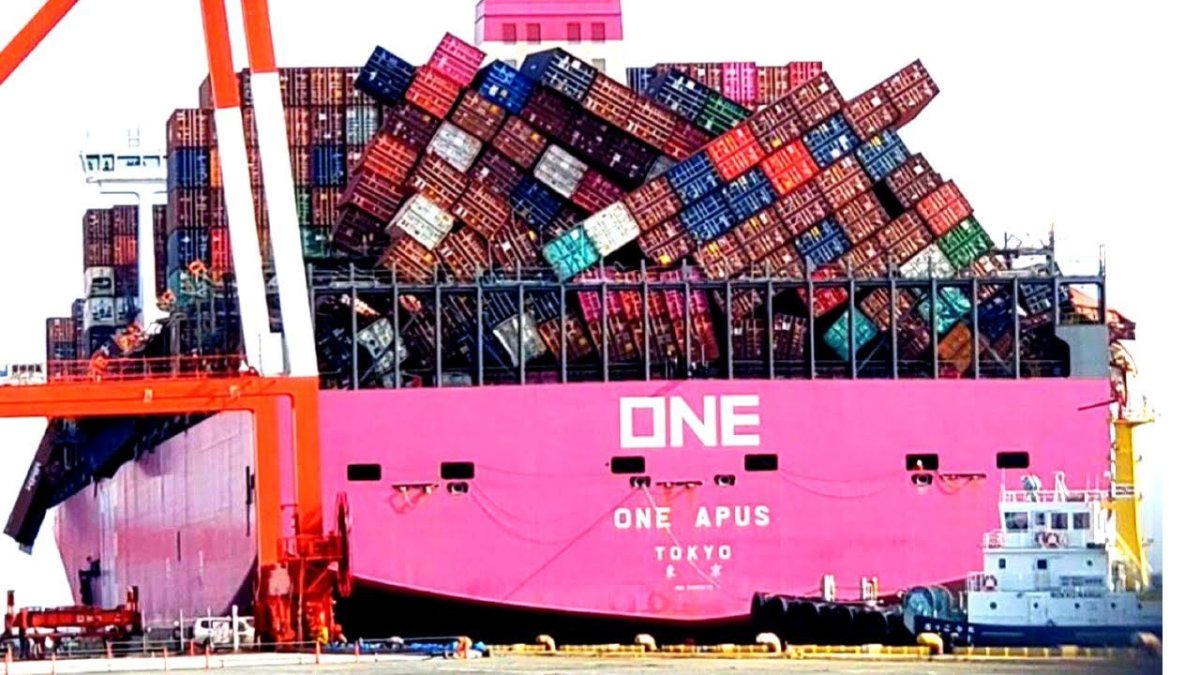 Контейнеровоз one