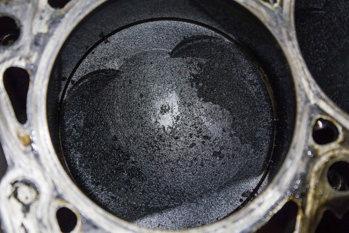 Нагар на поршнях