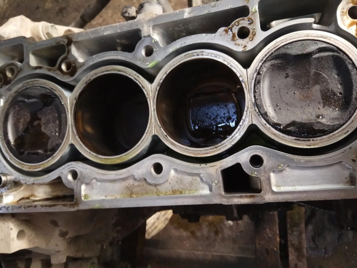 Поршень Ниссан Кашкай 2.0