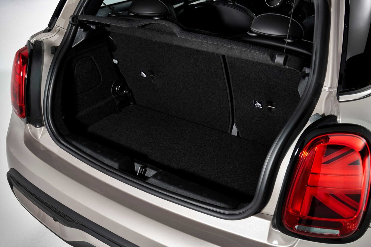 Mini Hatch 2022 багажник