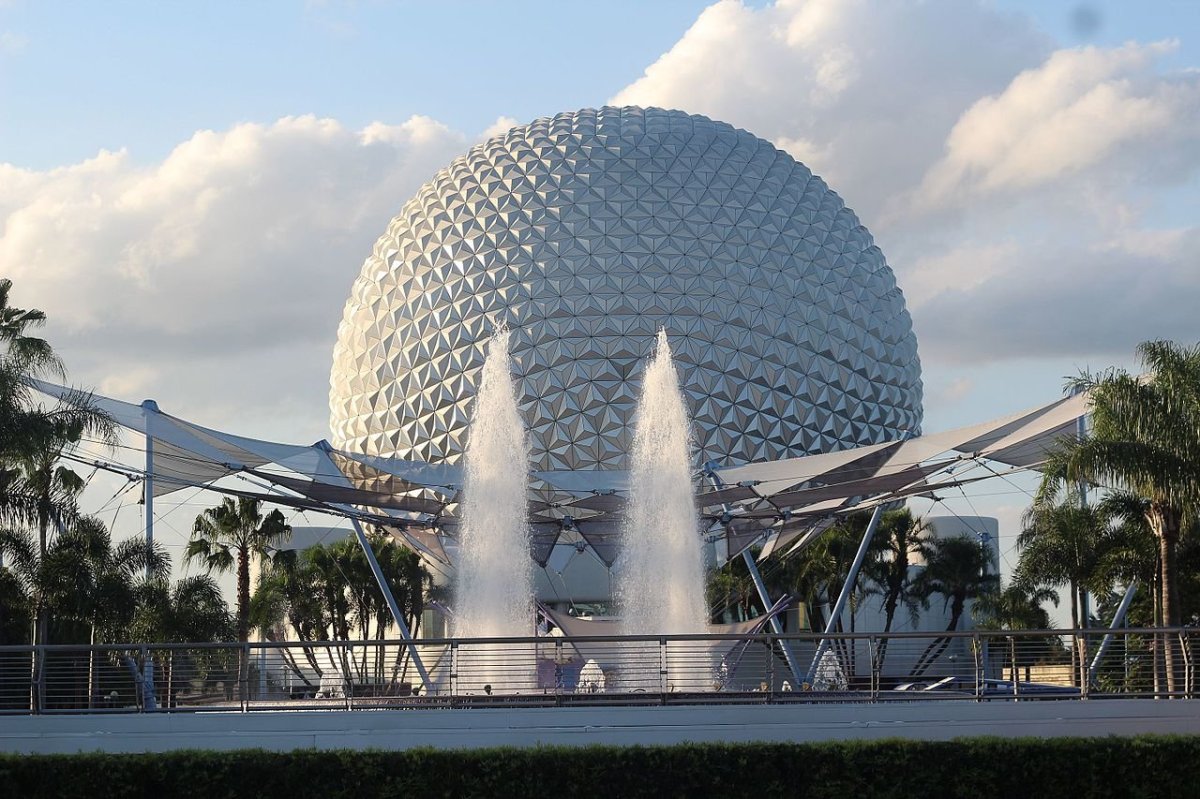 Spaceship Earth (космический корабль земля) Epcot