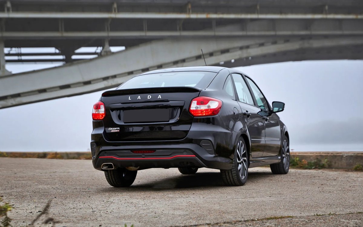 Гранта спорт лифтбек 2023