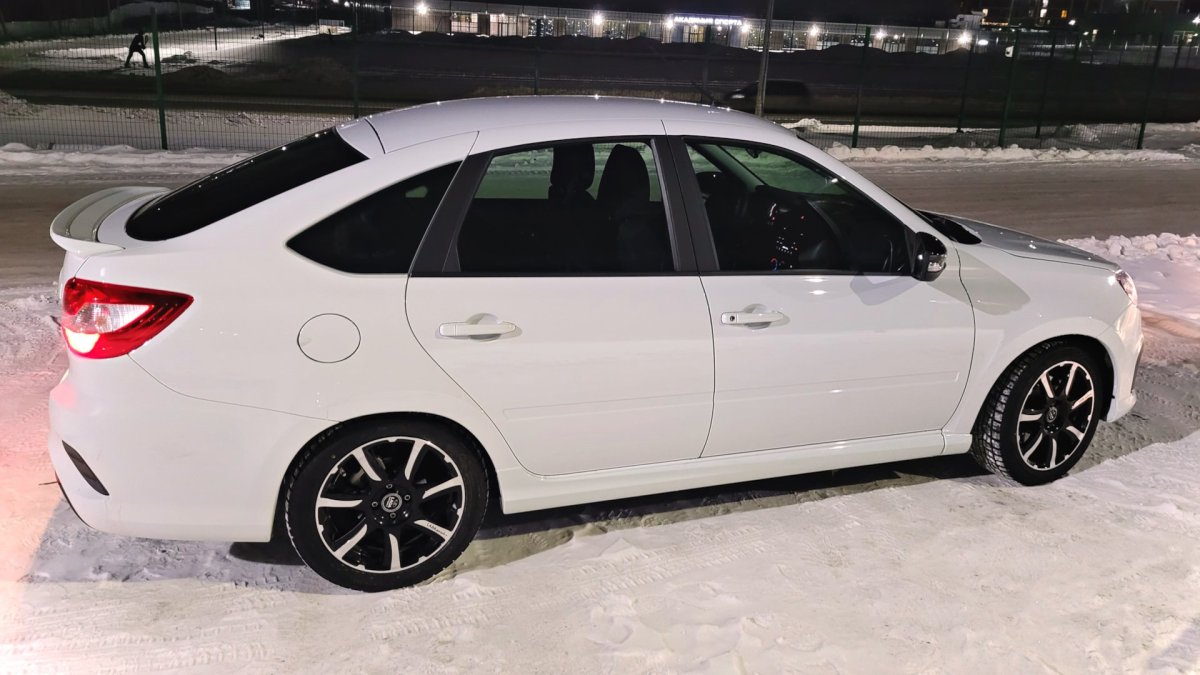 Гранта лифтбек на дисках драйв Актив