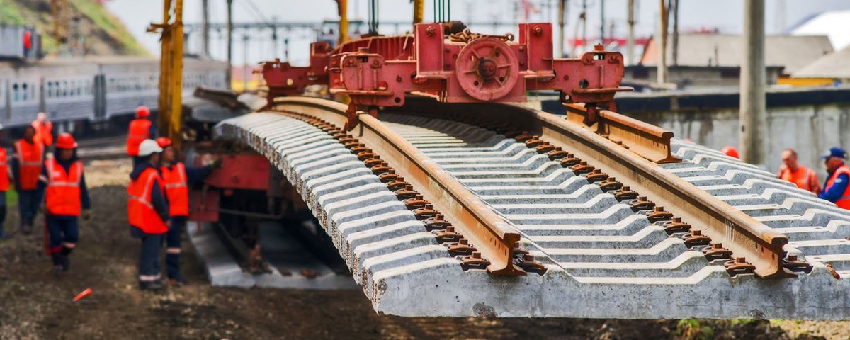 Укладка рельсошпальной решетки железнодорожного пути