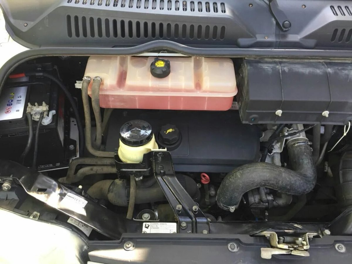 Подкапотное пространство Фиат Дукато 244