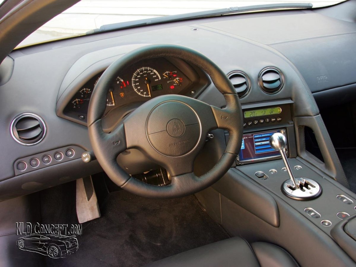 Lamborghini Murcielago 2004 салон
