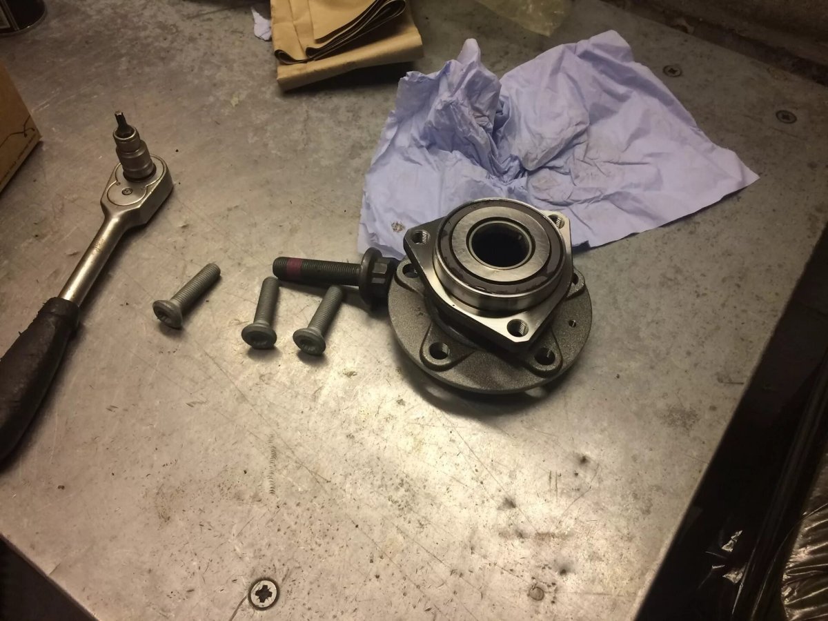 Ступичный подшипник Шкода Йети 1.8