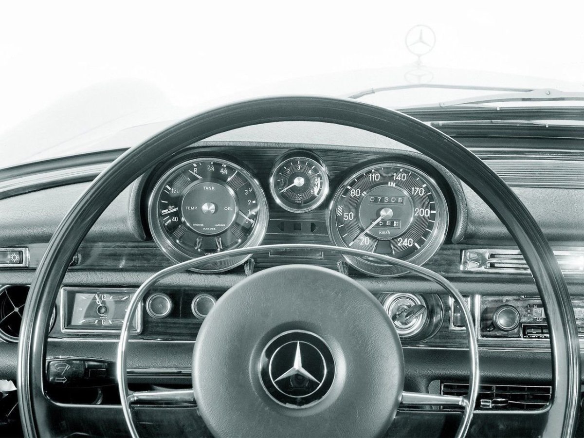 Mercedes w109