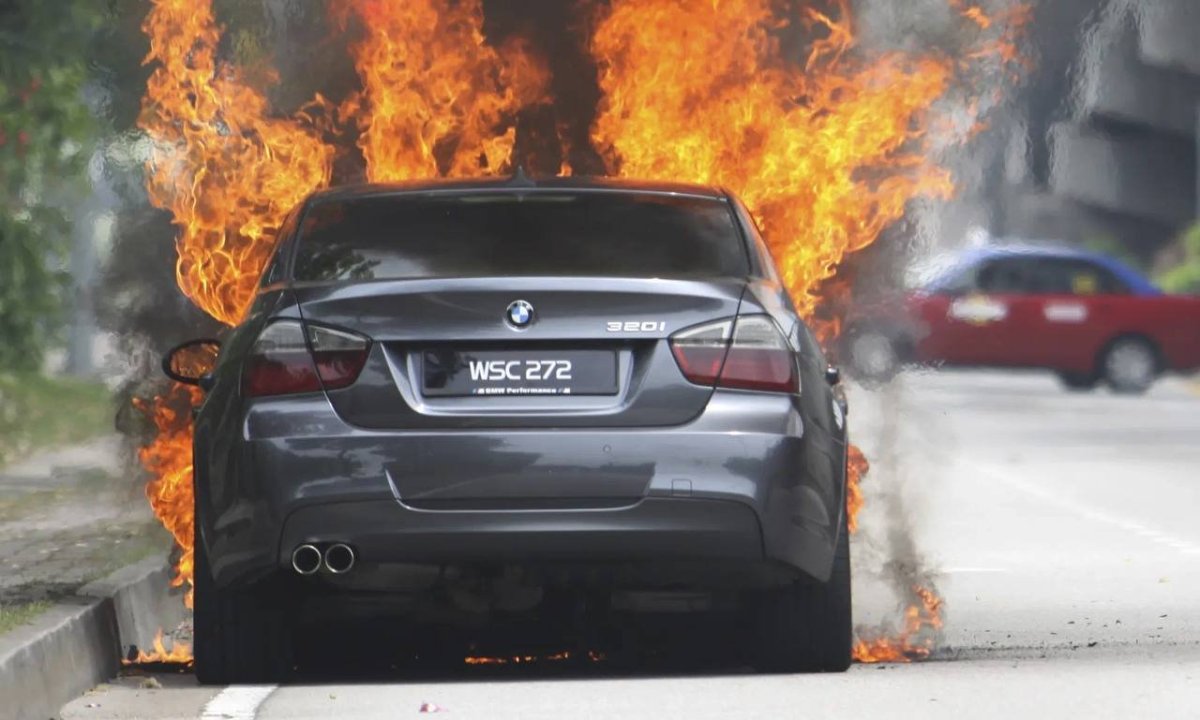 Горящая BMW m5