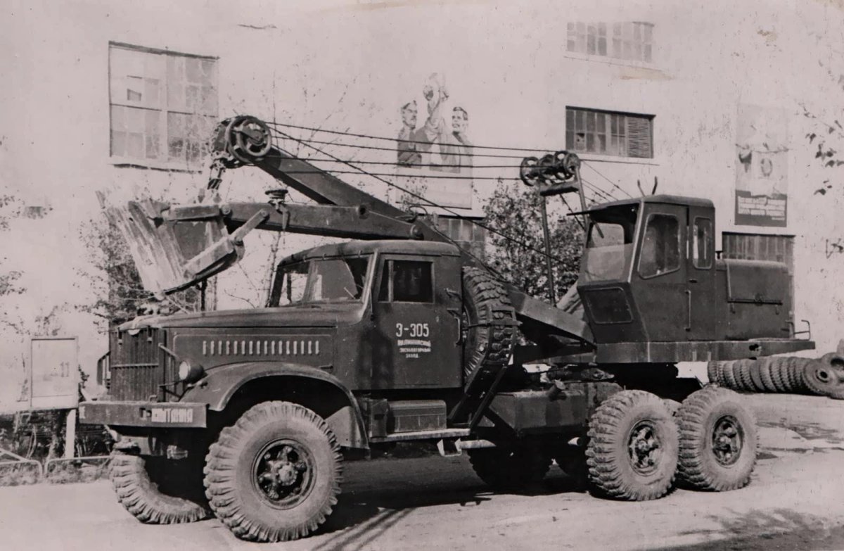 Экскаватор э-305 на базе ЯАЗ-214