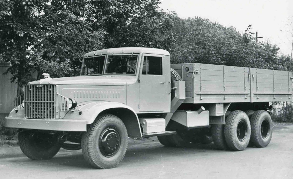 Грузовик ЯАЗ 210