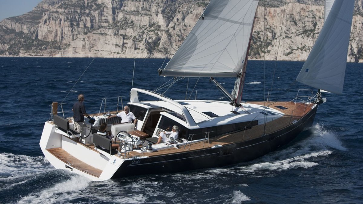 Яхта Beneteau 50