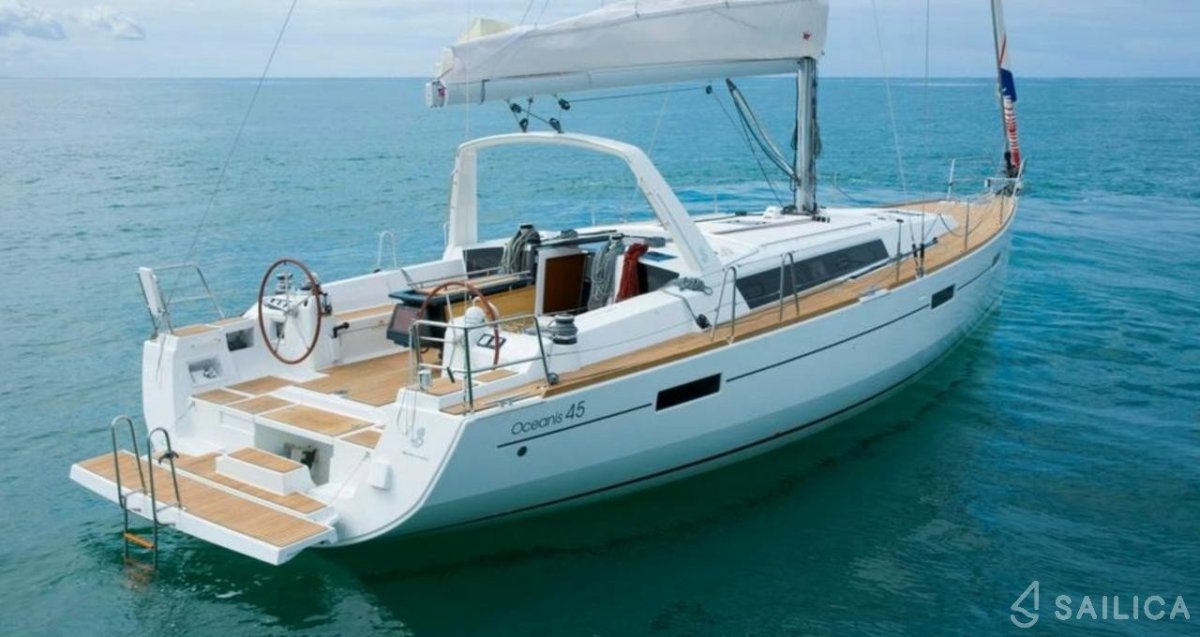 Парусная яхта Beneteau