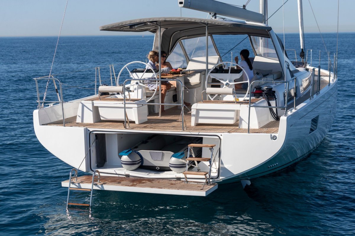 Яхта Beneteau oceanis 62