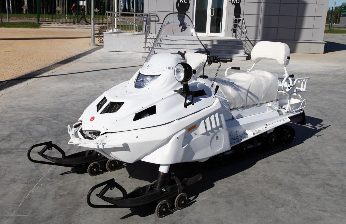 Армейский снегоход а1