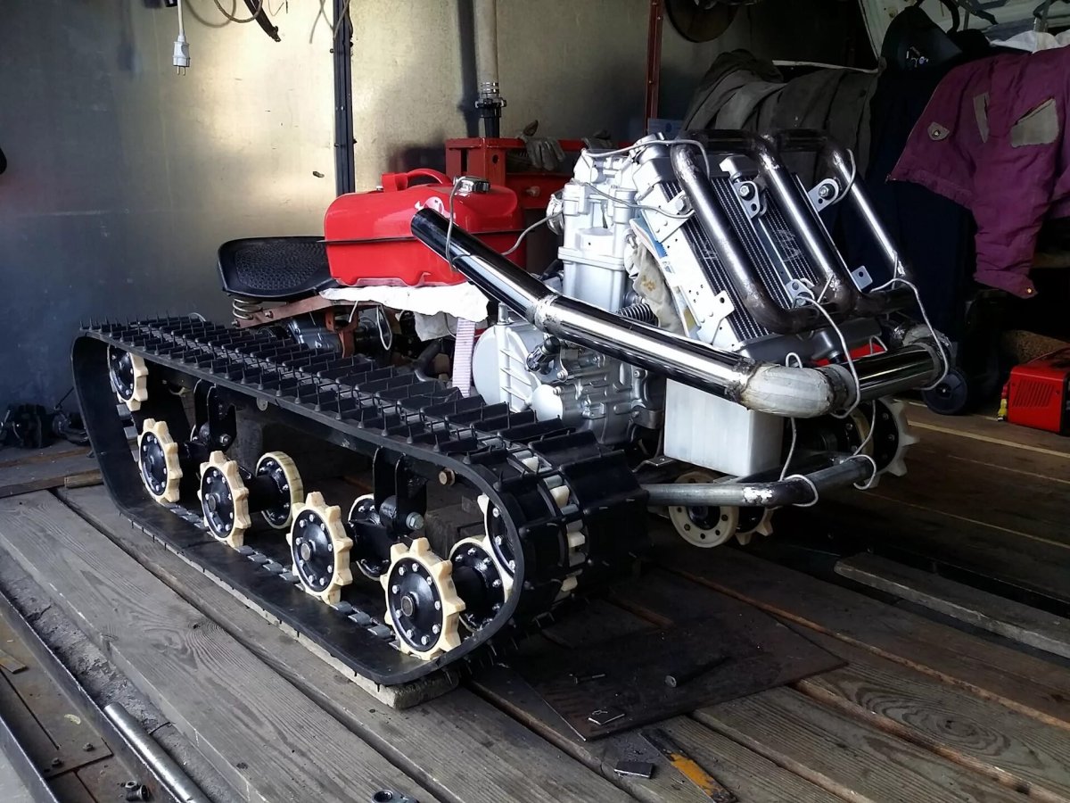 Гусеничный мотовездеход Jet Snow