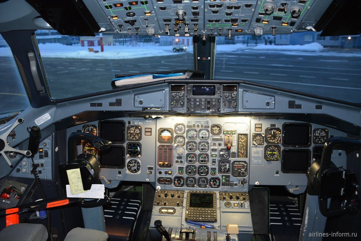 ATR 72 кабина