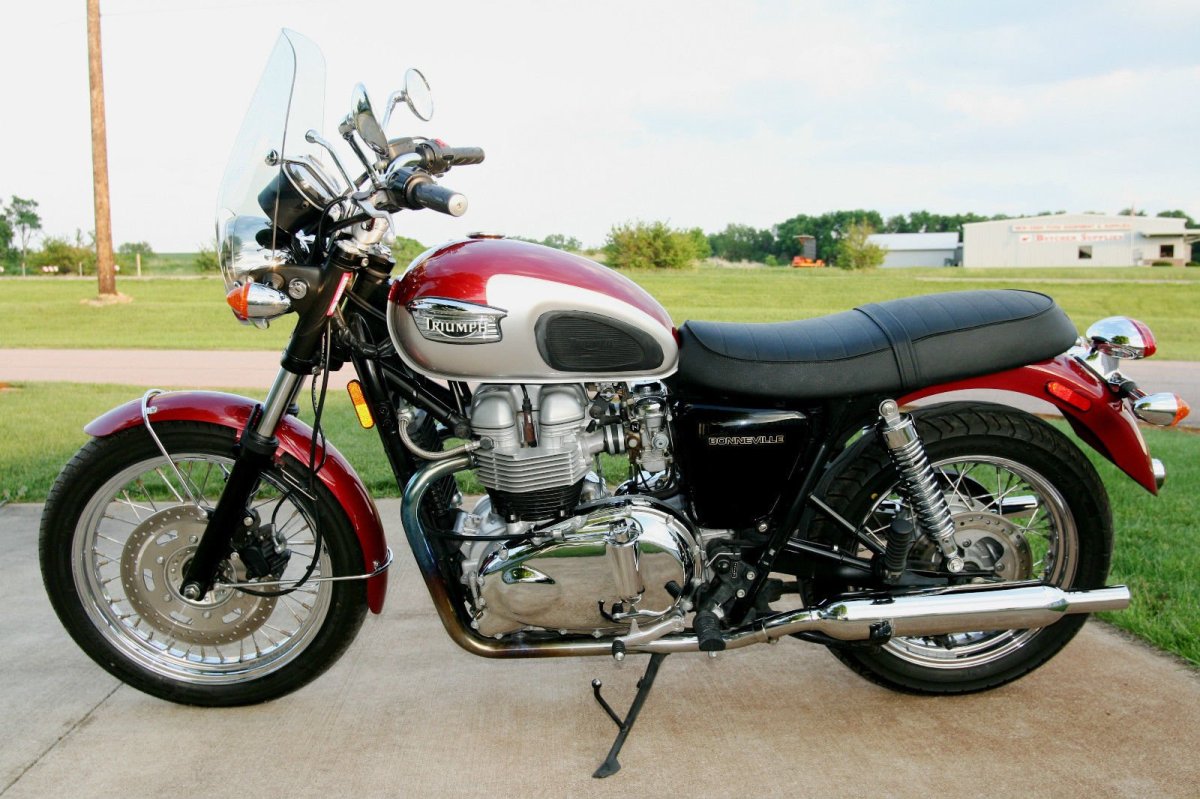 Триумф Бонневиль из фильма некуда бежать