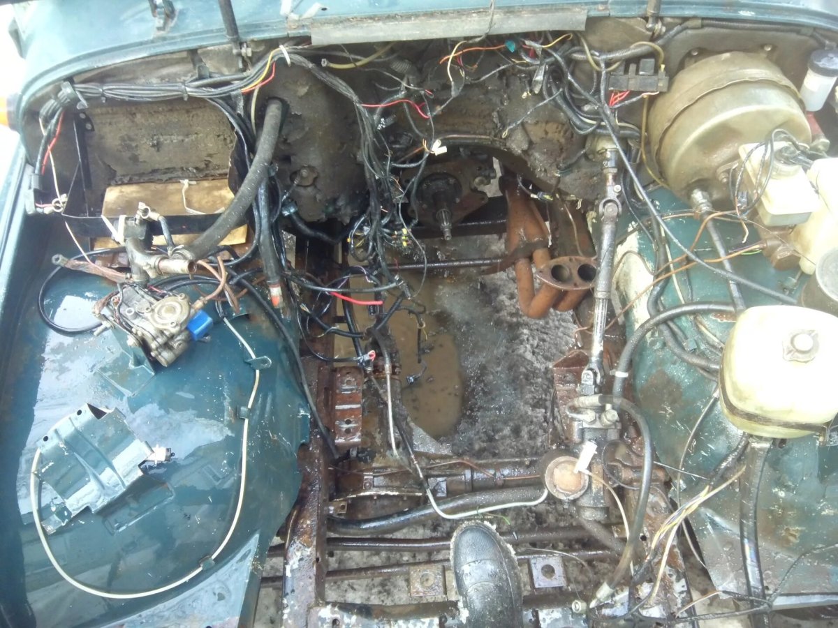 Подкапотное УАЗ 3151