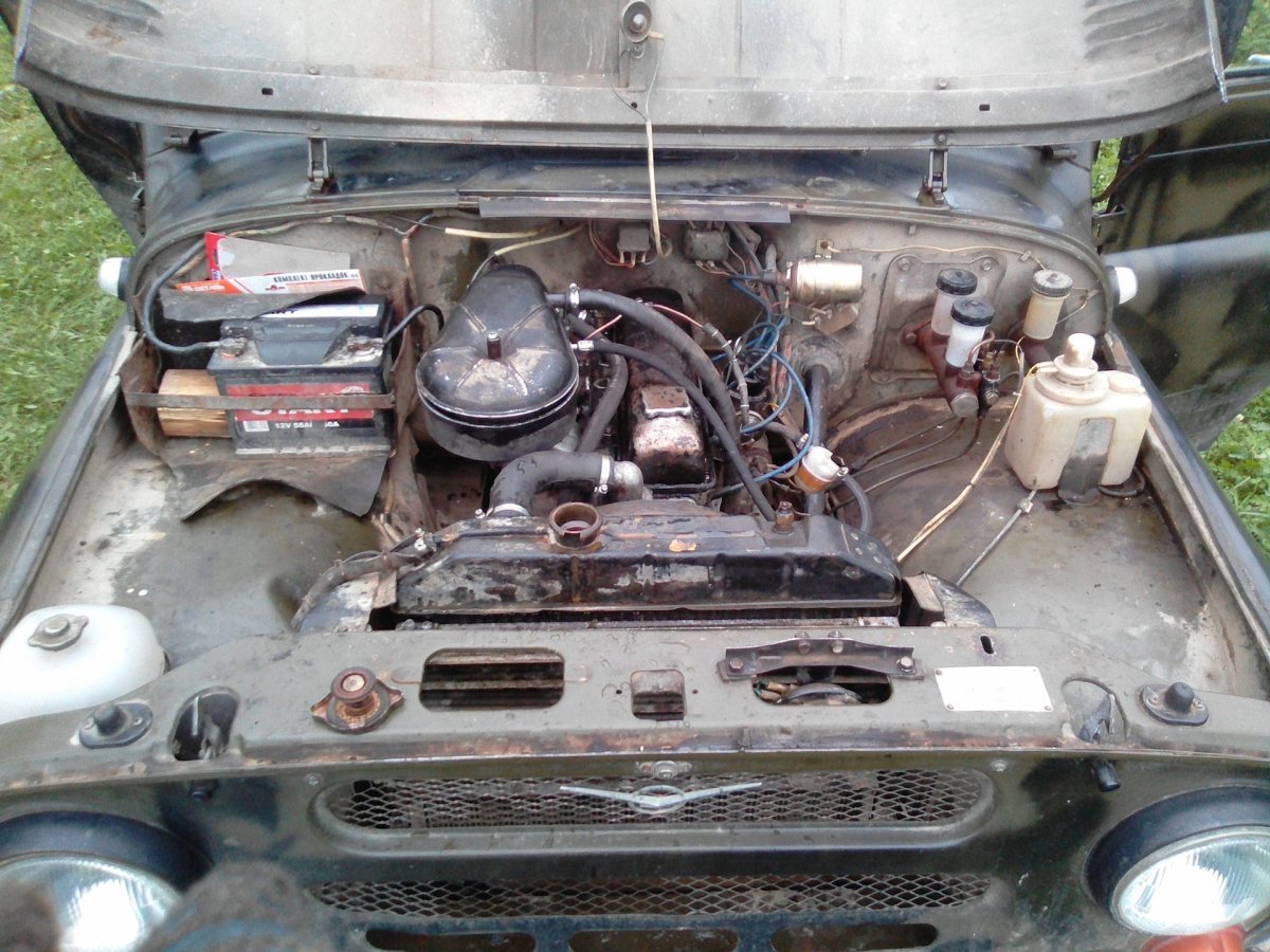 УАЗ 469 моторный отсек