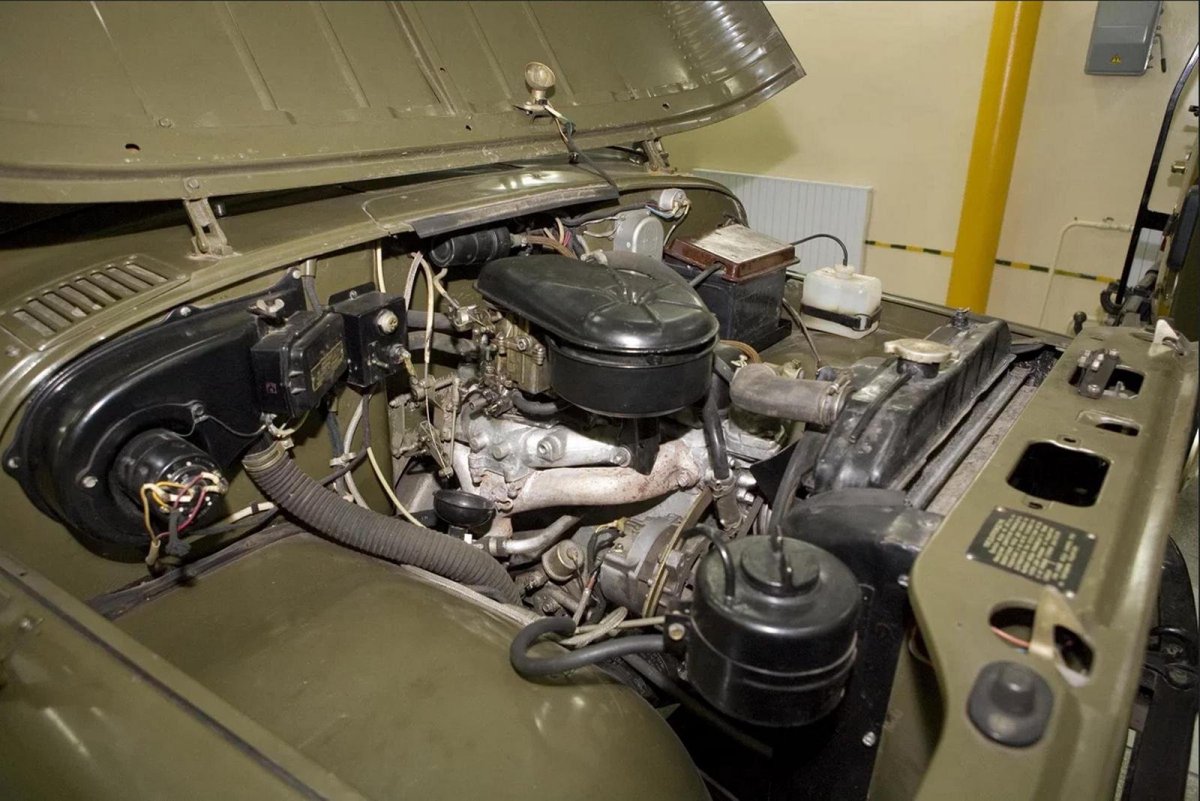 Моторный отсек УАЗ 3151