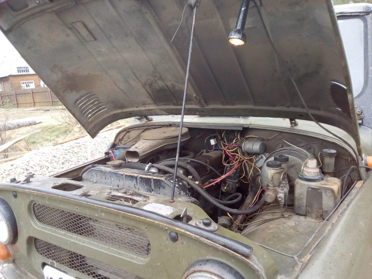 УАЗ 3151 под капотом