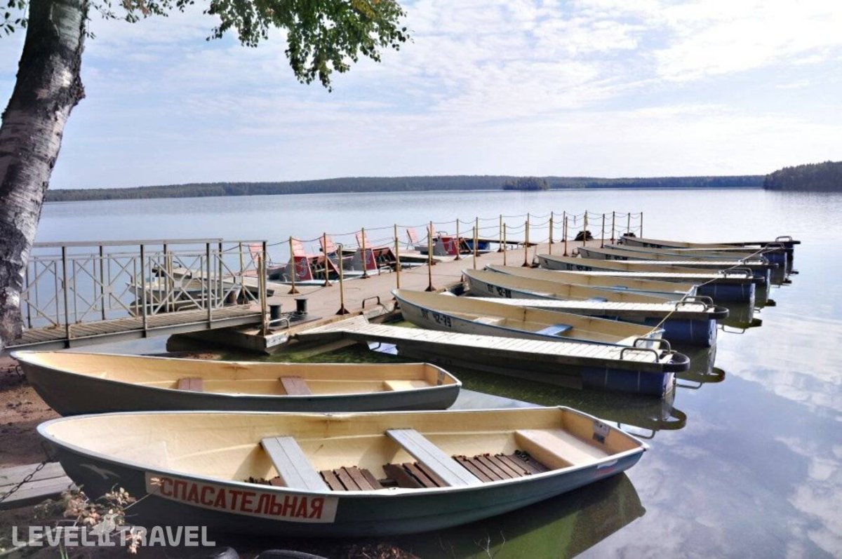 Ленинградская область база отдыха озеро зеркальное