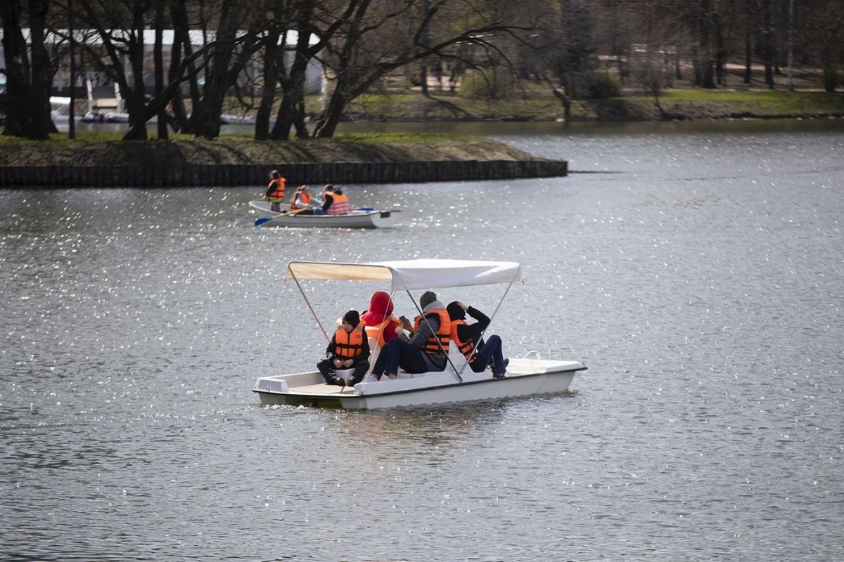 Катание на катамаране