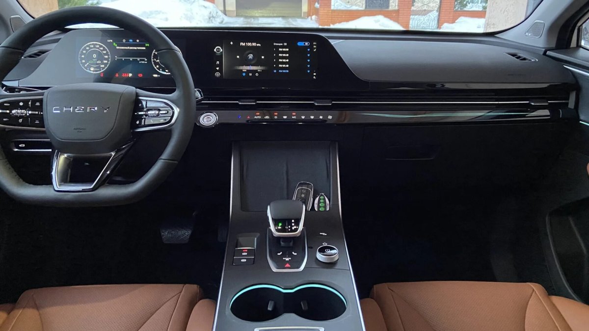 Машина Omoda c5 салон