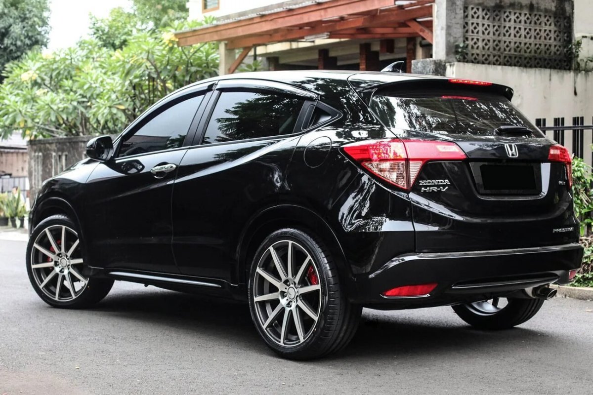 Honda Vezel черный