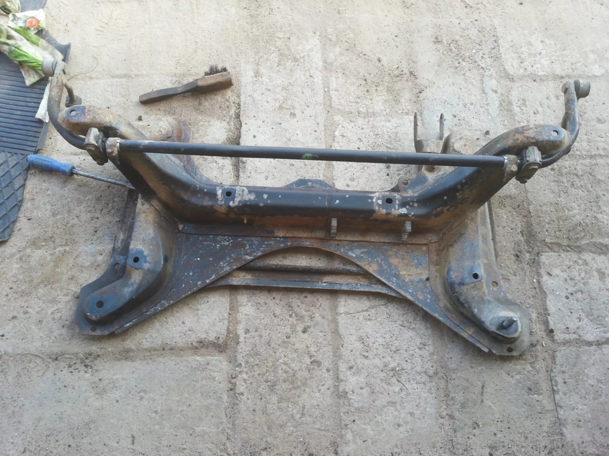 Пежо 406 задний подрамник