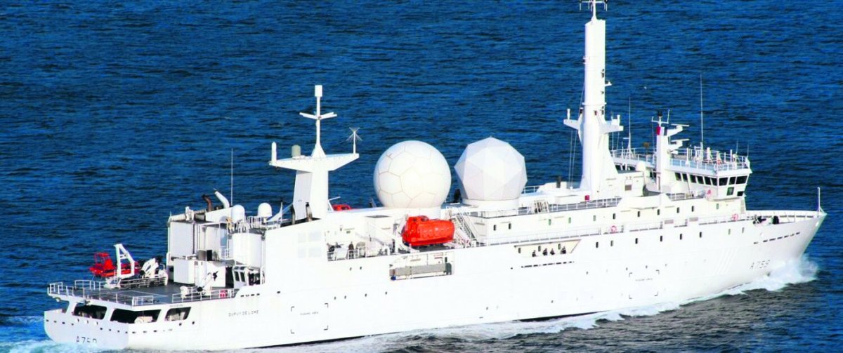 Разведывательный корабль ВМС Франции "Dupuy de Lome"