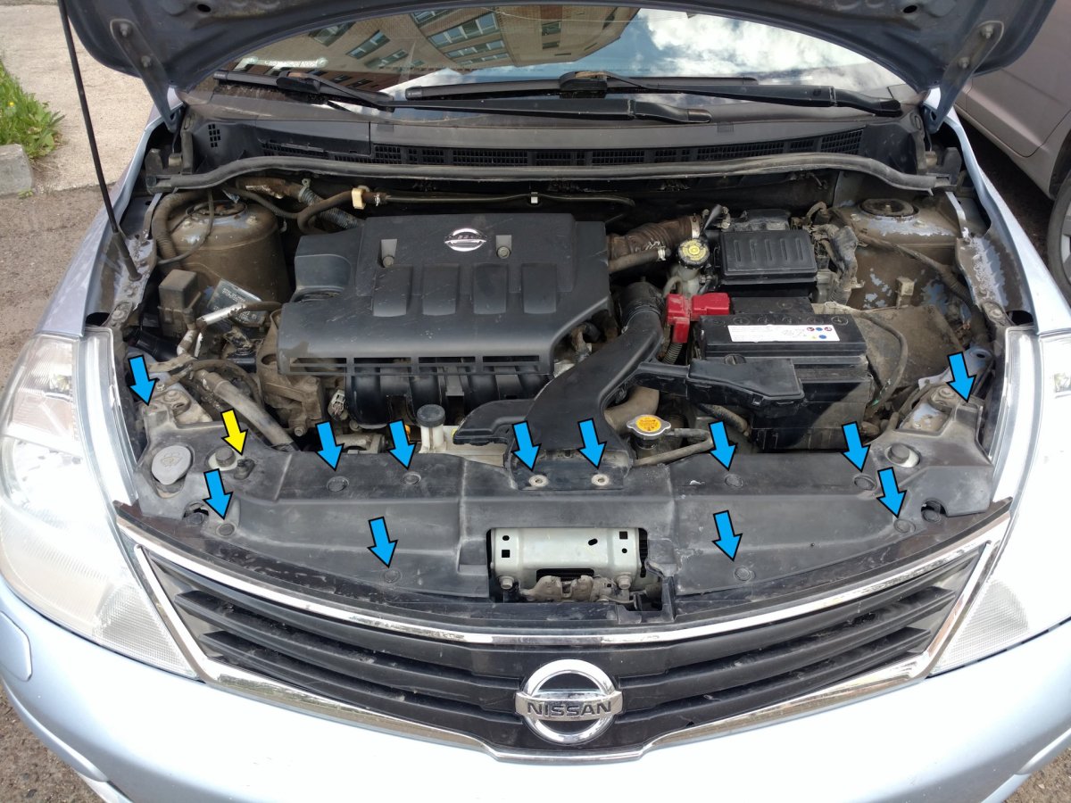 Ниссан Тиида 2008 под капотом