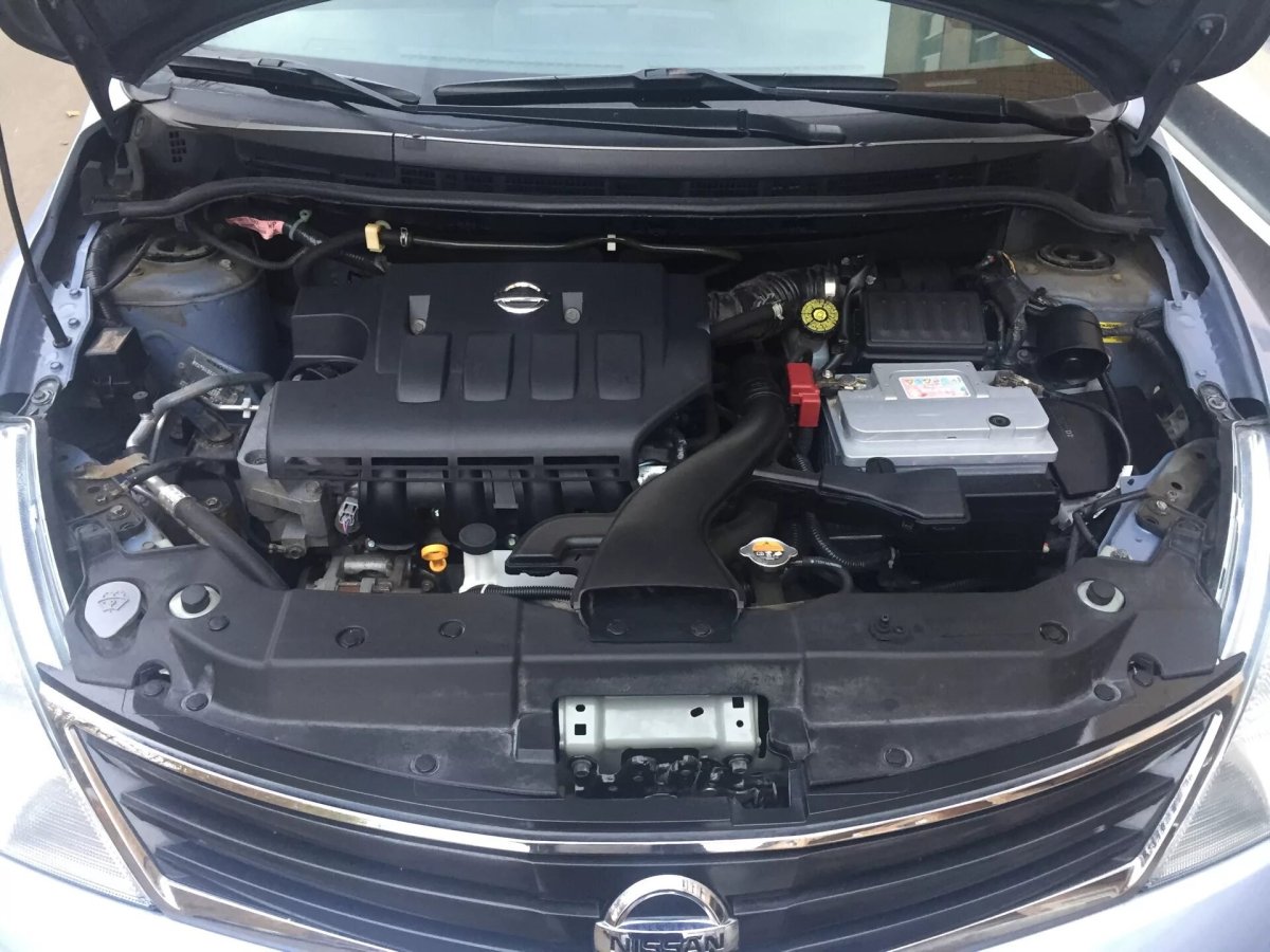 Подкапотное пространство Ниссан Тиида