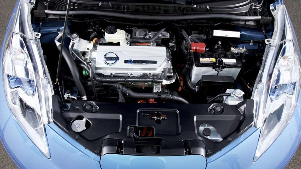 Nissan Leaf электромобиль