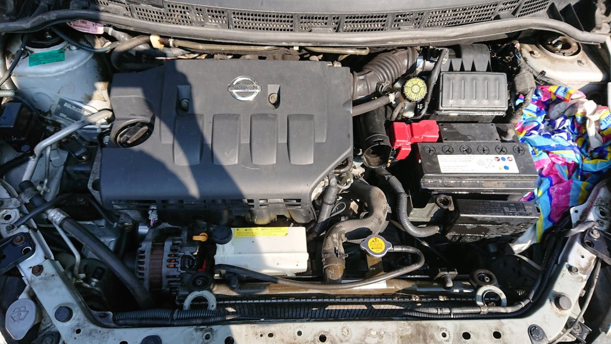 Nissan Tiida Latio 2008 подкапотка