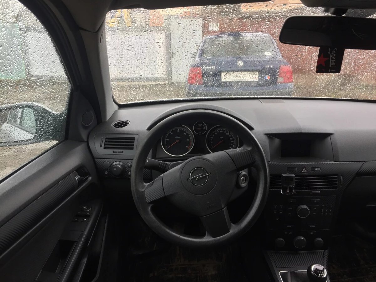 Салон Опель Астра 2008 карбон