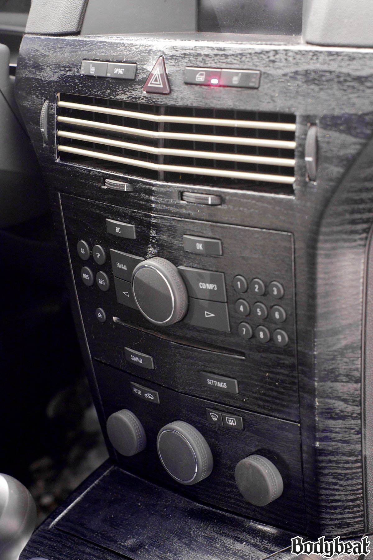 Покраска пластика в салоне Опель Астра h