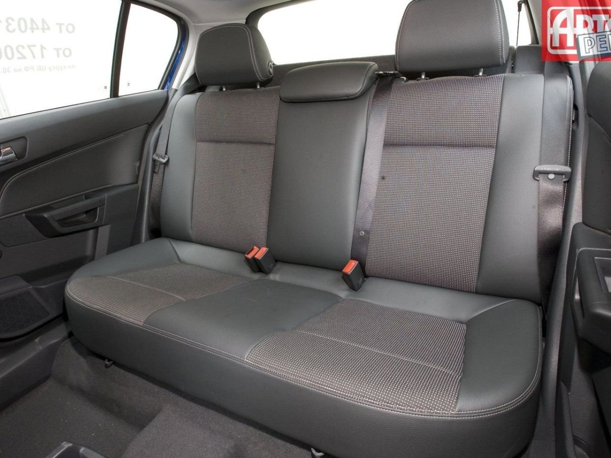 Опель Астра 2007 салон сзади