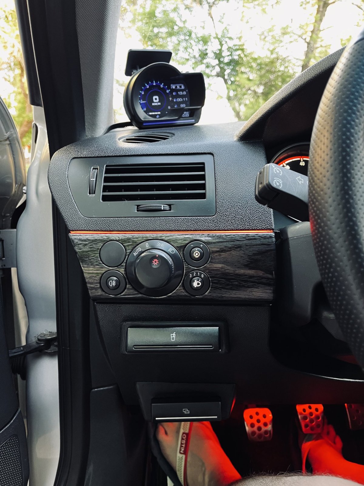 Выдвигающийся подстаканник