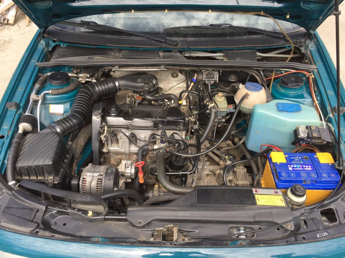 Подкапотка Volkswagen Passat b3