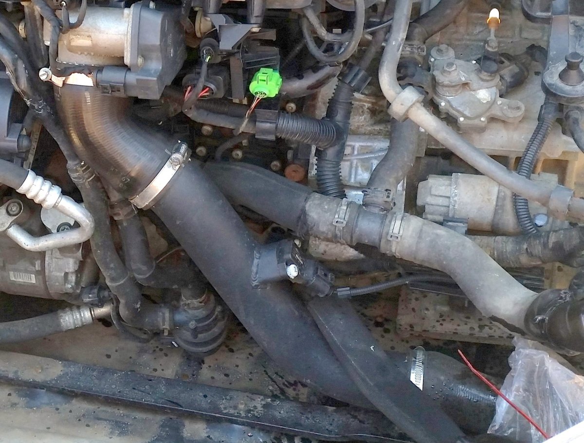 Патрубок радиатора Пассат б6 1.8 TSI