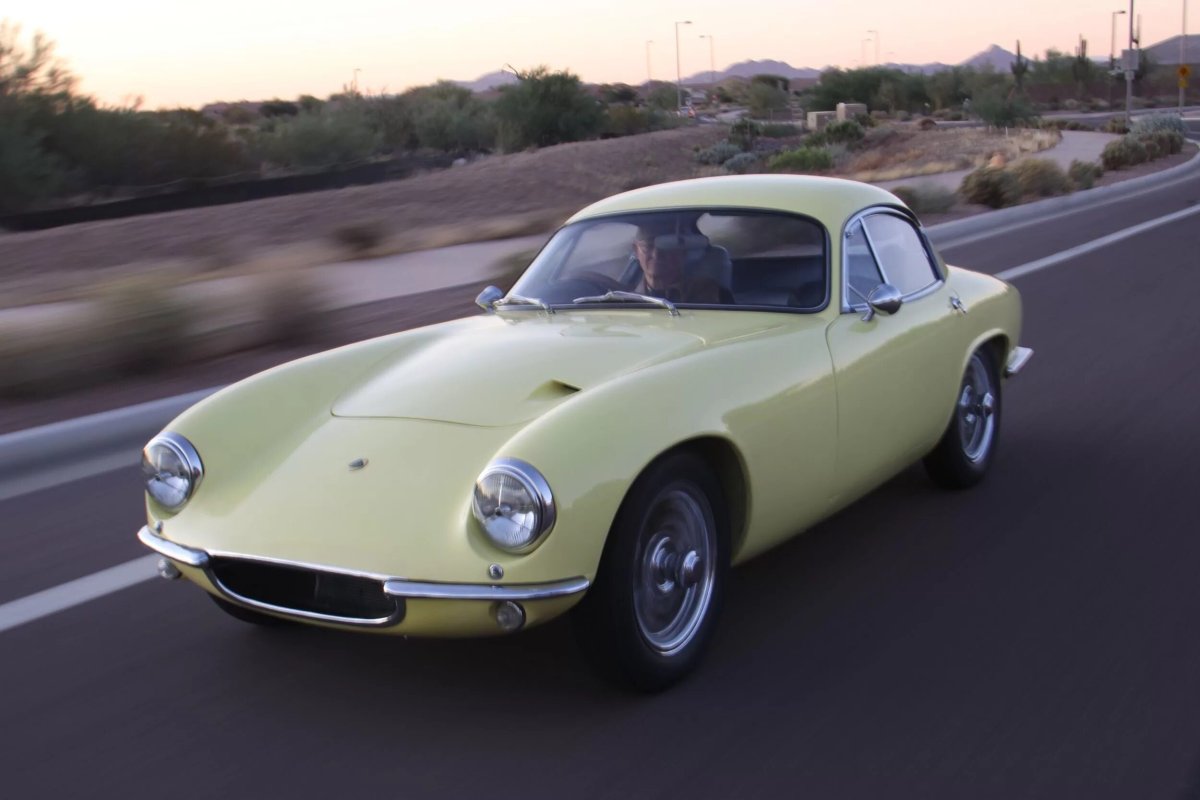 Лотус машина Старая