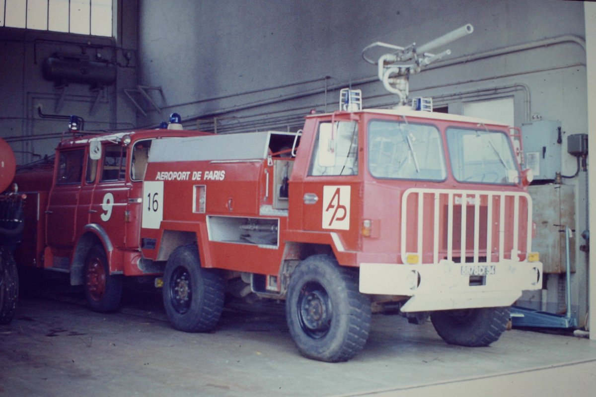 Пожарный автомобиль порошкового тушения