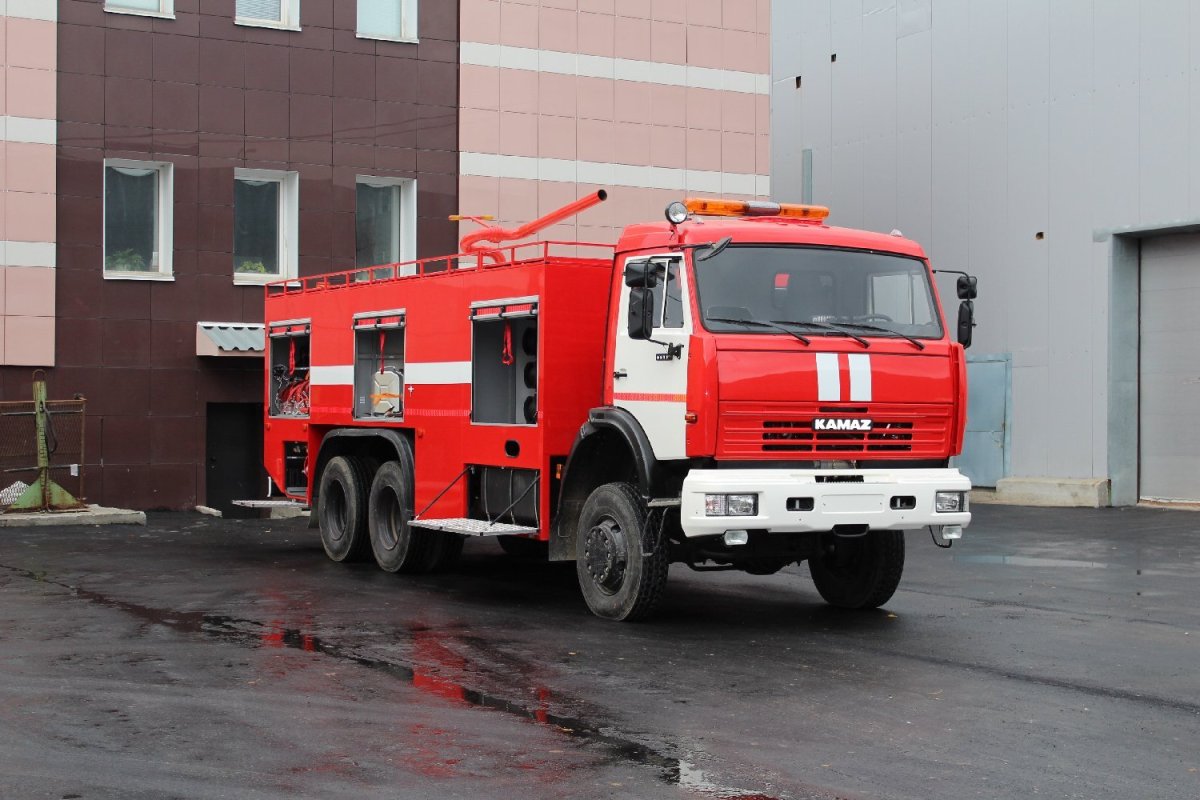 Пожарный КАМАЗ АЦ 65111