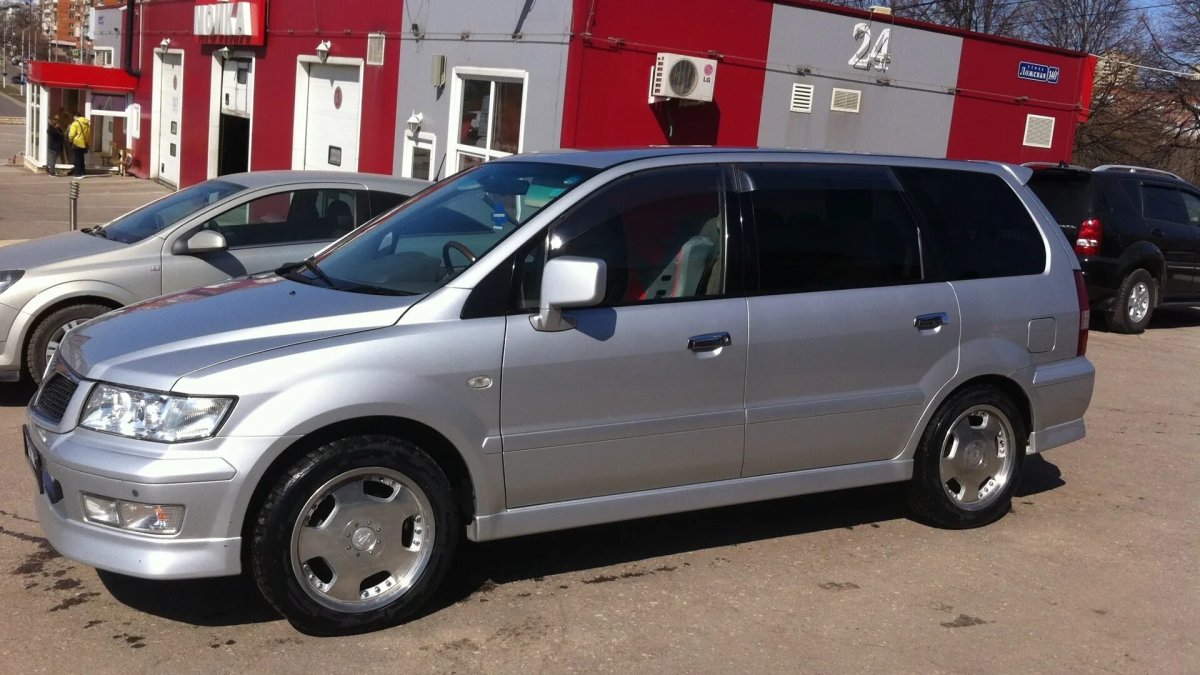 Mitsubishi Shariot Grandis